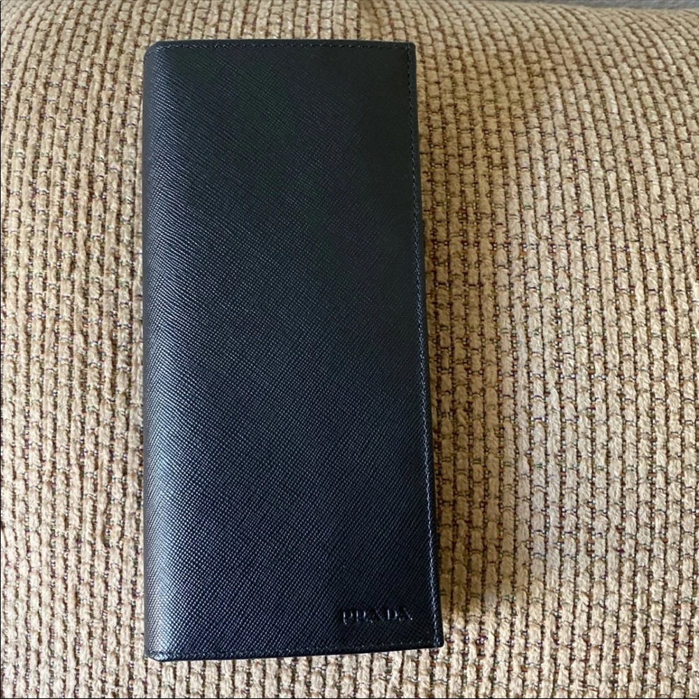 Prada men wallet NWT